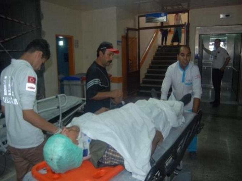 NİZİPTE TRAFİK KAZASI: 4 YARALI