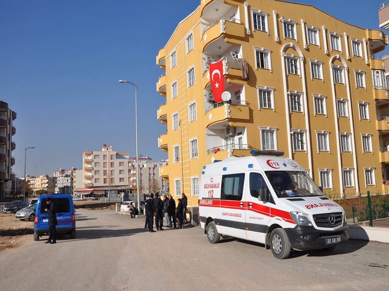 ŞEHİT BOZGEYİK İN EVİ BAYRAKLARLA DONATILDI