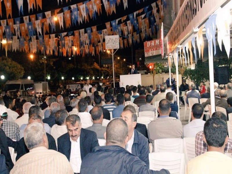 AK PARTİ SEÇİM BÜROSUNDA HEYECAN DORUKTA