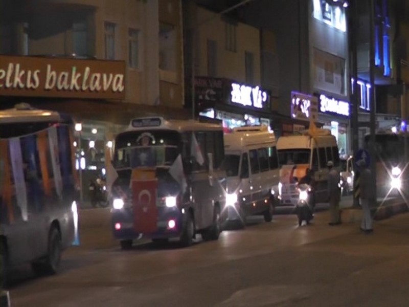 NİZİPLİ DOLMUŞÇULARDAN AK PARTİYE DESTEK KONVOYU