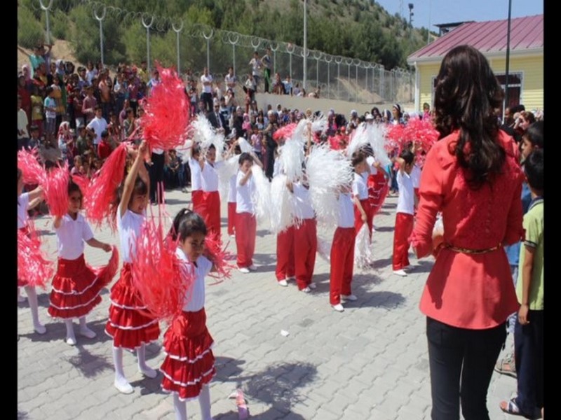 SURİYELİ ÇOCUKLARIN 23 NİSAN COŞKUSU