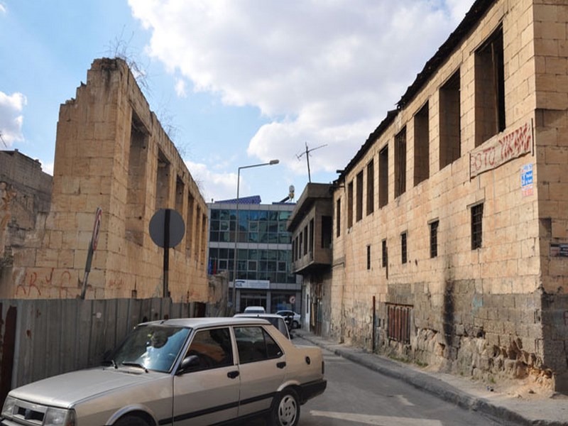 SİT ALANLARI TEHLİKE SAÇMAYA DEVAM EDİYOR