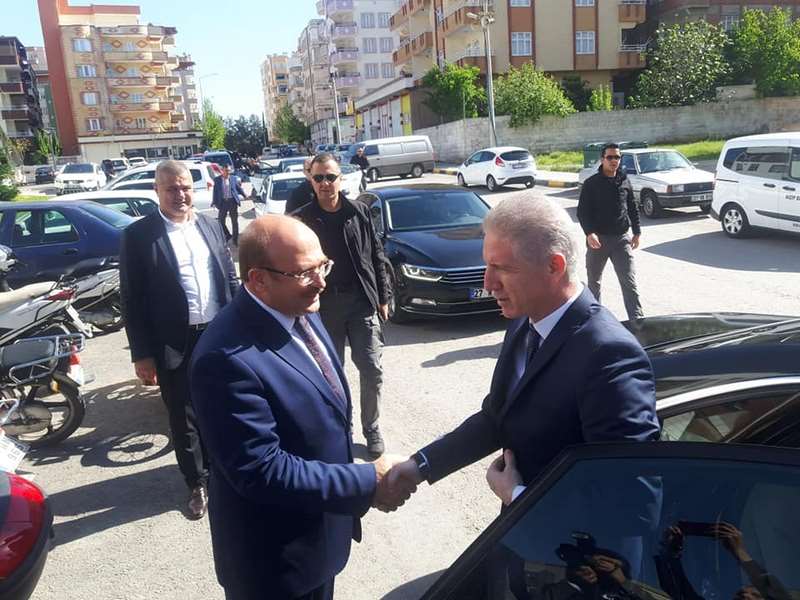 VALİ GÜLDEN BAŞKAN SARIYA ZİYARET