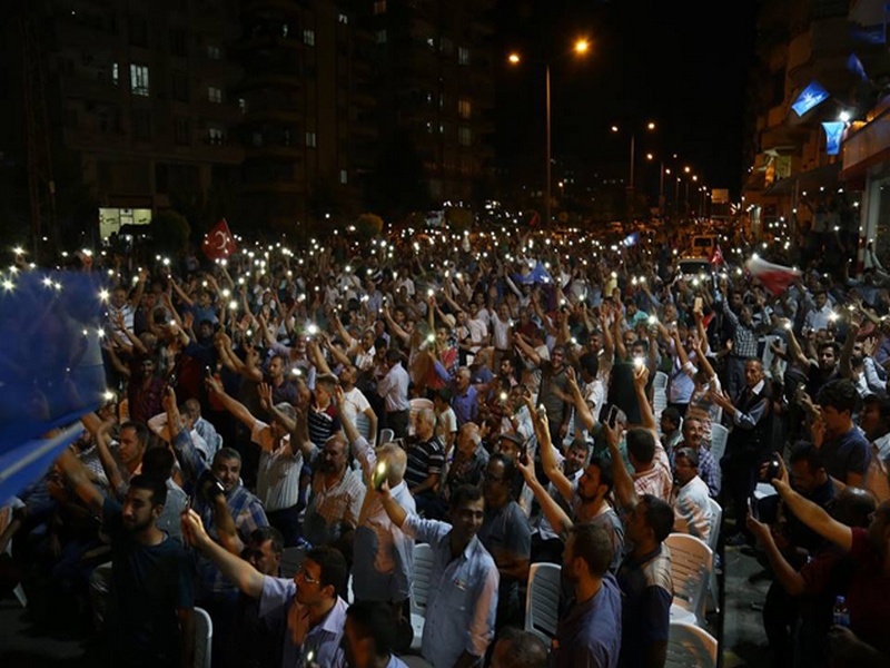 ŞAHİN AKDOĞAN VE SARI DAN TEŞEKKÜR