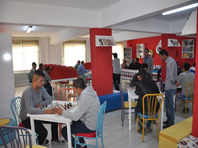 Z KÜTÜPHANE YE YOĞUN İLGİ
