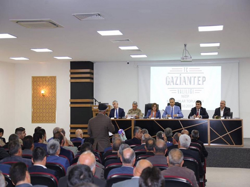 VALİ YERLİKAYA NİZİP TE MUHTARLARLA BULUŞTU