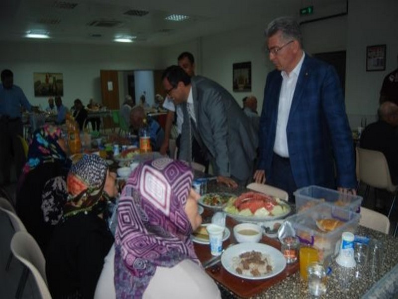 HUZUR EVİ SAKİNLERİYLE İFTAR YEMEĞİ