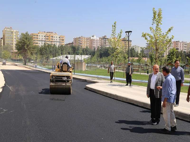 Millet Bahçesi etrafındaki caddeler asfaltlanıyor