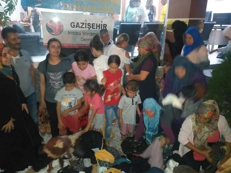 Nizip İyilik Kervanı ihtiyaç sahiplerinin imdadına koşuyor