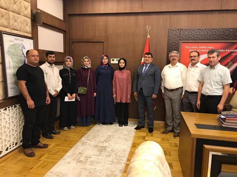YKS de başarılı olan gençlerden Kaymakam Şahine ziyaret