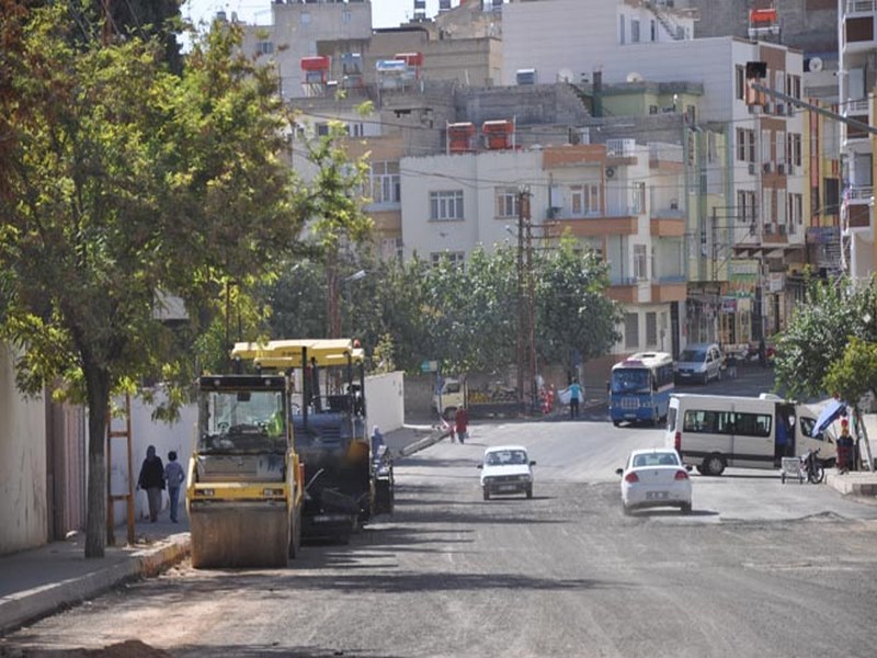 LİSE CADDESİ YENİLENİYOR 