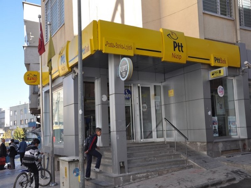 PTT BANKTAKİ YOĞUNLUK VATANDAŞA ZOR ANLAR YAŞATIYOR