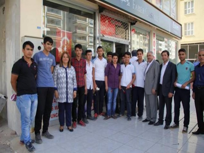 SERPİL KAVRAK VE BAŞKAN AKDOĞAN ESNAFI GEZDİ