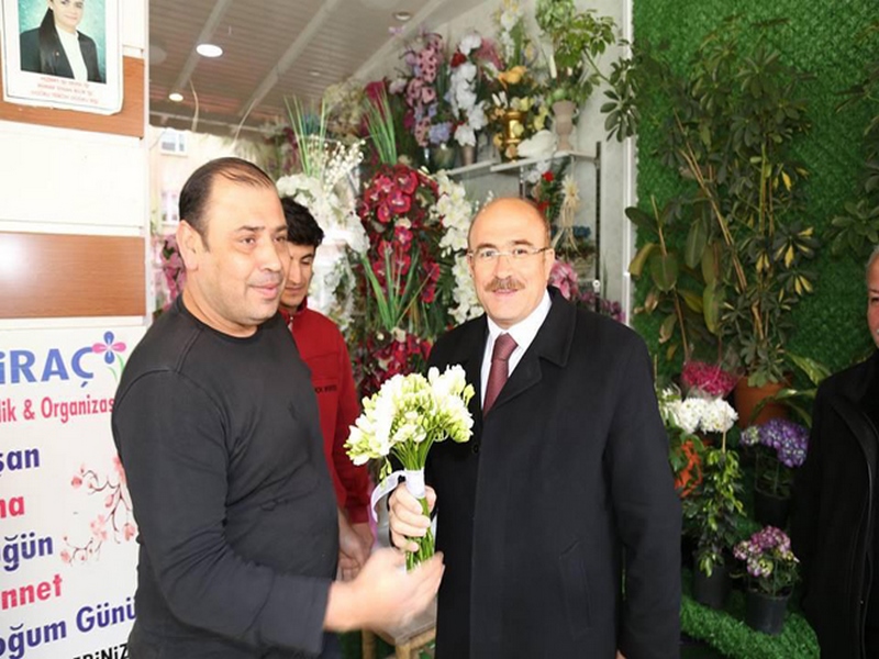 Mehmet Sarı Çarşı Pazar Geziyor