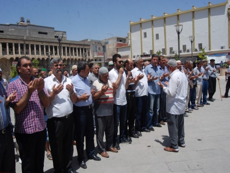 ÜLKÜ OCAKLARI TÜRKMEN LİDER KAFİLİ İÇİN GIYABİ CENAZE NAMAZI KILDI