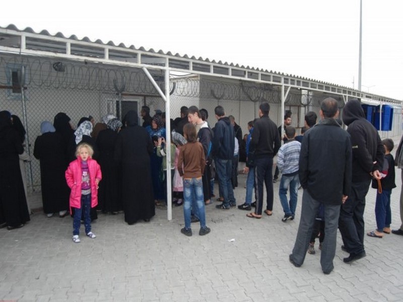 SURİYELİ SIĞINMACILARA KIYAFET YARDIMI