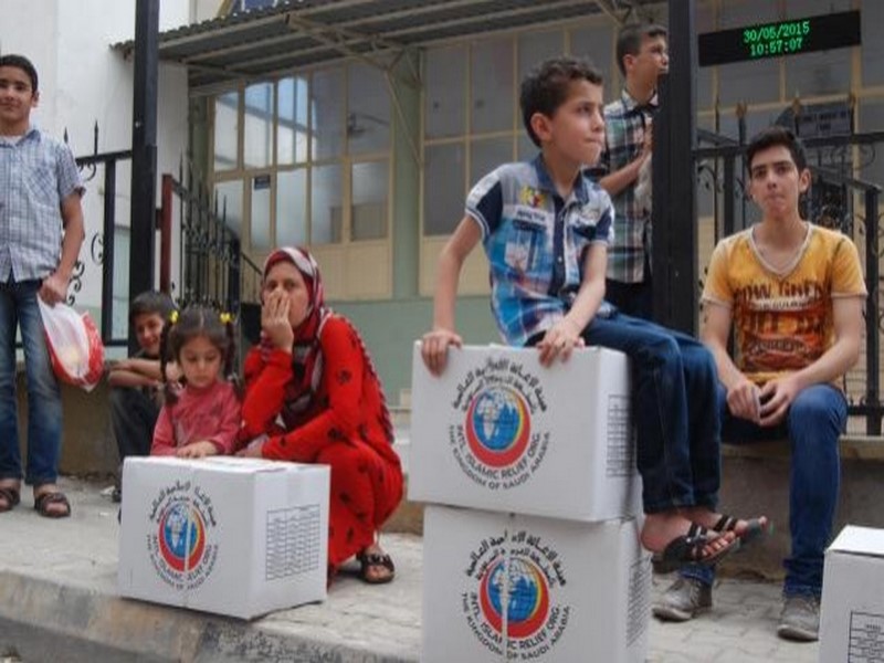 NİZİPTEKİ SURİYELİ AİLELERE GIDA YARDIMI YAPILDI