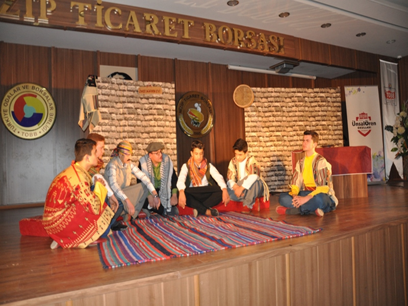 ÖZEL NİZİP ÜNSAL ÖREN SAĞLIK MESLEK LİSESİ GAZİANTEPİN KURTULUŞUNU KUTLADI
