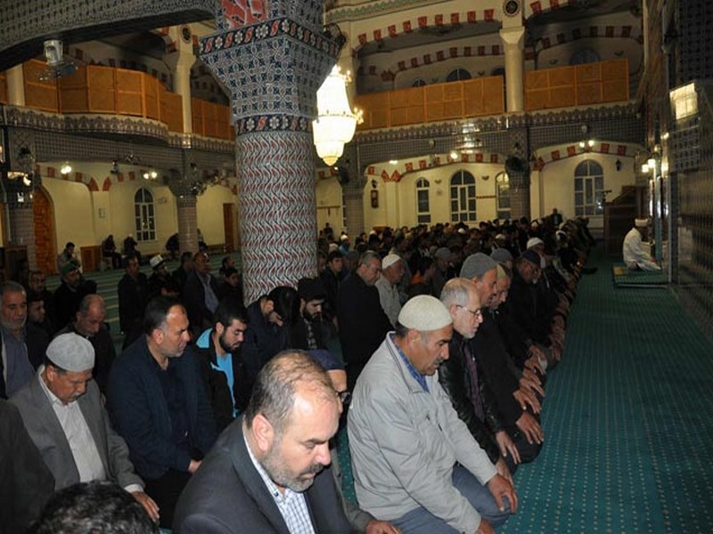 GENÇLER SABAH NAMAZI NDA BULUŞTU